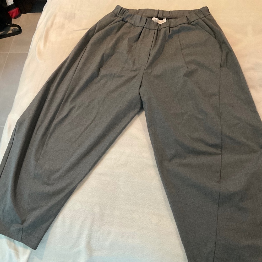 Grey trousers with barrel leg in size small by Paolo tricot